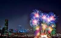 2015 서울 불꽃축제 &quot;우산 꼭 챙기세요&quot;… 화장한 날씨에 왜?