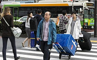 중국 ‘국경절’ 연휴 최대 수혜주는 일본…방일 유커 40만명, 1주일새 1조 가까이 ‘펑펑’