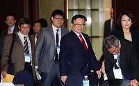 [포토]OECD-ASEAN 식량안보 컨퍼런스 참석하는 이동필 장관