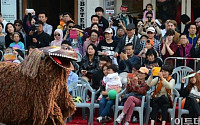 [포토] 이태원 지구촌 축제, '사자 나가신다~'