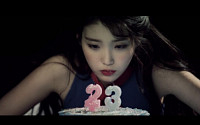 [영상] 아이유 타이틀곡 ‘스물셋’ 티저 영상 공개, 갑자기 케이크에 머리박는 이유는?