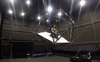 공중에서 가상현실을 체험하는 '케이블 로봇 시뮬레이터'