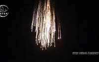 [영상] 러시아, 시리아-터키 국경 지역에 터트린 백린탄은? &quot;밤하늘 마을 위를 수놓은 선명한 불빛이&quot;