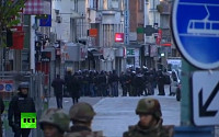 [영상]'파리 테러' 검거작전 중 총격전, 2명 사망…용의자 2명 체포 '현지 상황 생중계'