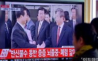[포토]'김영삼 전 대통령' 생전모습 지켜보는 시민들