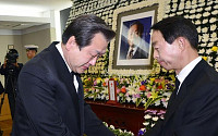 [포토] 김영삼 전 대통령 서거에 슬퍼하는 김무성 대표