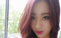 경리, 과거 란제리 화보 아니야? 튜브톱 의상에 '아찔한 볼륨 몸매'