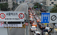 [포토] 서울역 고가 폐쇄 후 첫 평일, '꼬리 문 차량행렬'