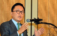 [포토] 대우증권 인수관련 브리핑하는 박현주 회장