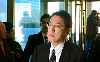 [포토] 외교부 청사 들어서는 기시다 후미오 일본 외무상