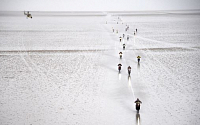볼리비아 우유니 사막 여행 '지금이 적기' 세상에서 가장 큰 거울