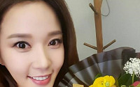 레이양, ‘MBC 연예대상’ 김구라에 꽃다발 들고 “미리 축하 드려요”