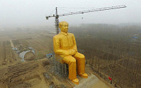 [포토] 5억원 들인 황금색 마오쩌둥 동상…높이는 36M