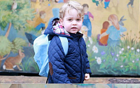 [포토] 하늘색 가방메고 유치원 가는 조지 왕자