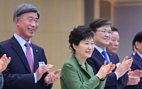 박 대통령 “‘新넛크래커 위기’, 과학·ICT 창조경제가 대안”