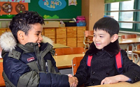 [포토] 초등학교 신입생 예비소집, '만나서 반가워'