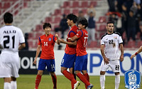 한국 올림픽 대표팀 이라크 1-0 리드…새로운 포백 수비 통했다