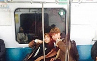 서강준, 김고은과 지하철에서 뭐해?… 애교 폭발 ‘눈길’