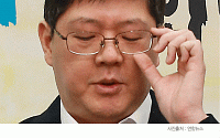 [카드뉴스] 김홍걸 더민주 입당… 이희호 여사 “잘 판단해서 할 것으로 믿는다”