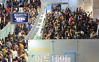 [포토] 설 연휴 시작, 북적이는 인천공항