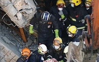 대만 지진 22명 사망…붕괴 아파트 16년전 이미 부실시공 판정