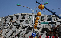 대만 지진 사망자 32명으로 늘어…실종자 121명ㆍ구조 작업 박차