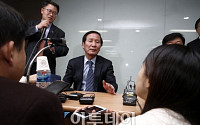 [포토] 질문에 답하는 정기섭 개성공단기업협회장
