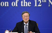 중국 인민은행 총재 “위안화 계속 하락 주장은 근거 없어”