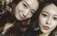 박신혜, 소녀시대 수영과 깜찍 인증샷… “예쁘니 선배님!”