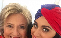 케이티 페리, 힐러리 클린턴과 찰칵 '나이 뛰어넘는 우정 과시'