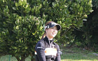 [악사 레이디스 골프] 김하늘, 3개 대회 연속 1라운드 선두