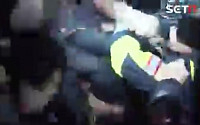 [영상] 대만 4세 여아 살해범, 경찰 연행 도중 시민들에게 두들겨 맞아…&quot;얼마나 분노했으면!&quot;