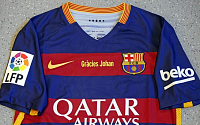 ‘엘클라시코’ 바르셀로나, 요한 크루이프 헌정 유니폼 입는다…“Gracies Johan”