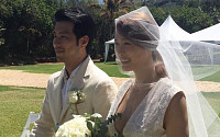 가희, SNS로 결혼사진 게재… 하와이 야외 결혼식 ‘아름답네’