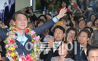 [포토]안철수 국민의당 상임공동대표 '이제는 웃을 수 있다~'