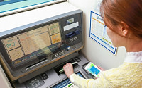'삼성 페이’ ATM 서비스 5개 은행으로 확대 …계좌 기반 결제 확대 예정