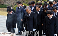 [포토] 묵념하는 김종인 대표