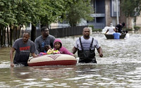 미국 텍사스 휴스턴에 하룻밤 500mm 넘는 폭우 강타…최소 5명 사망