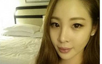 ‘김정모와 열애설’ 신수지, 여행 중 시스루 원피스 입고 ‘찰칵’…가려지지 않는 볼륨감