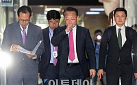 [포토] 유일호, '경제활성화법안 등 국회 처리 요청'