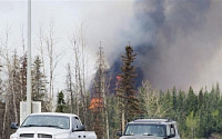 캐나다, 앨버타 주 산불 인근으로 확대…8만명 이상 대피ㆍ유가에도 영향