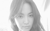 '태양의 후예' 송혜교, 섹시 미모 셀카로 '차도녀' 변신?…&quot;역시 팔색조 미녀!&quot;