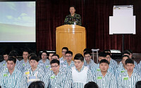 [포토]기자회견 준비하는 천안함 침몰 생존 장병들