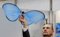 실제 나비와 똑같다! 나비 드론 '이모션 버터플라이즈'