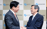 주형환 산업부장관, 일본 방문해 경제협력 확대 촉구