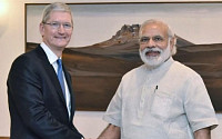 쿡 애플 CEO, 모디 총리 만나…“인도 유통·생산 논의”