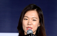 [BZ포토] 한예리, 깜짝 복근 공개