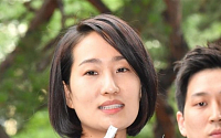 [포토] 취재진 질문에 답하는 김수민 의원