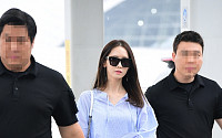 [BZ포토] 소녀시대 윤아, 특급 경호 속 출국