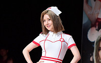[BZ포토] 브레이브걸스 유나, 아찔한 간호사 의상